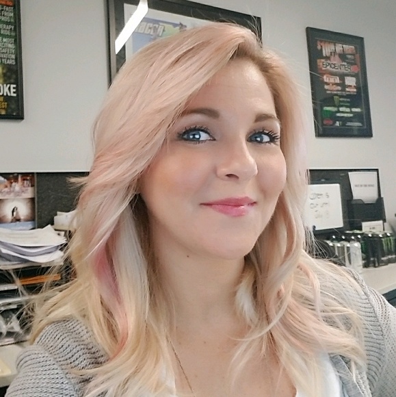 Meet your Posher, Michelle - Picture 1 of 1